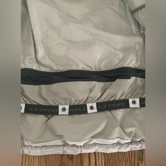 New Vintage Oakley Ski Jacket! Only worn maybe 3 times. - Picture 8 of 14